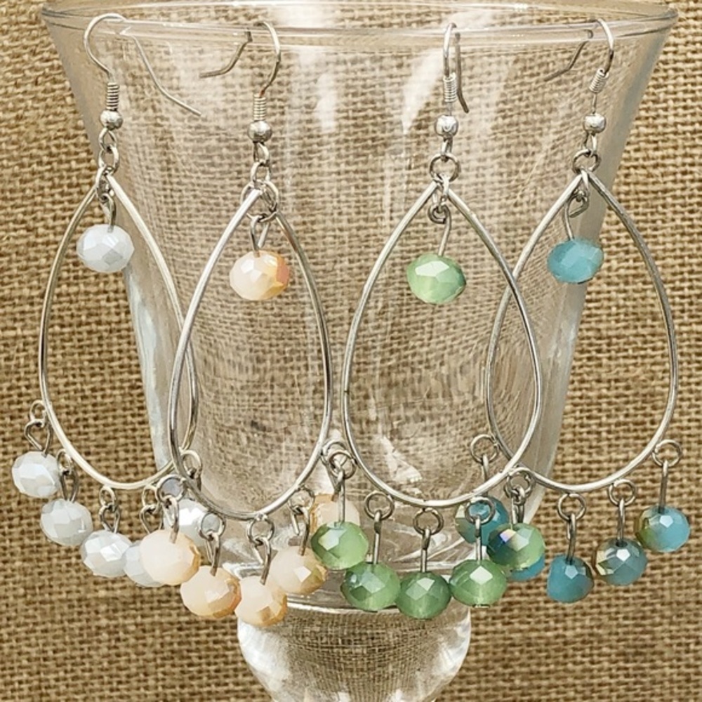 🍀 Teardrop Glass Bead Dangle Earrings